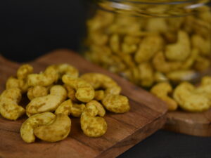 Noix de cajou au curry en bocal - (7,80€ les 220g)